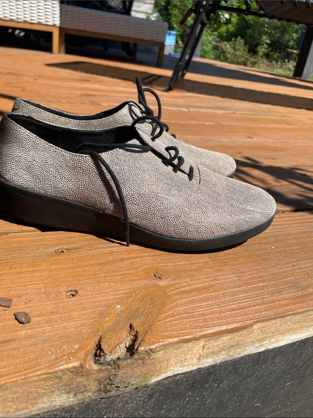 Fitflop Light Gray Pebbled Lace-Up Oxfords with Black Laces
